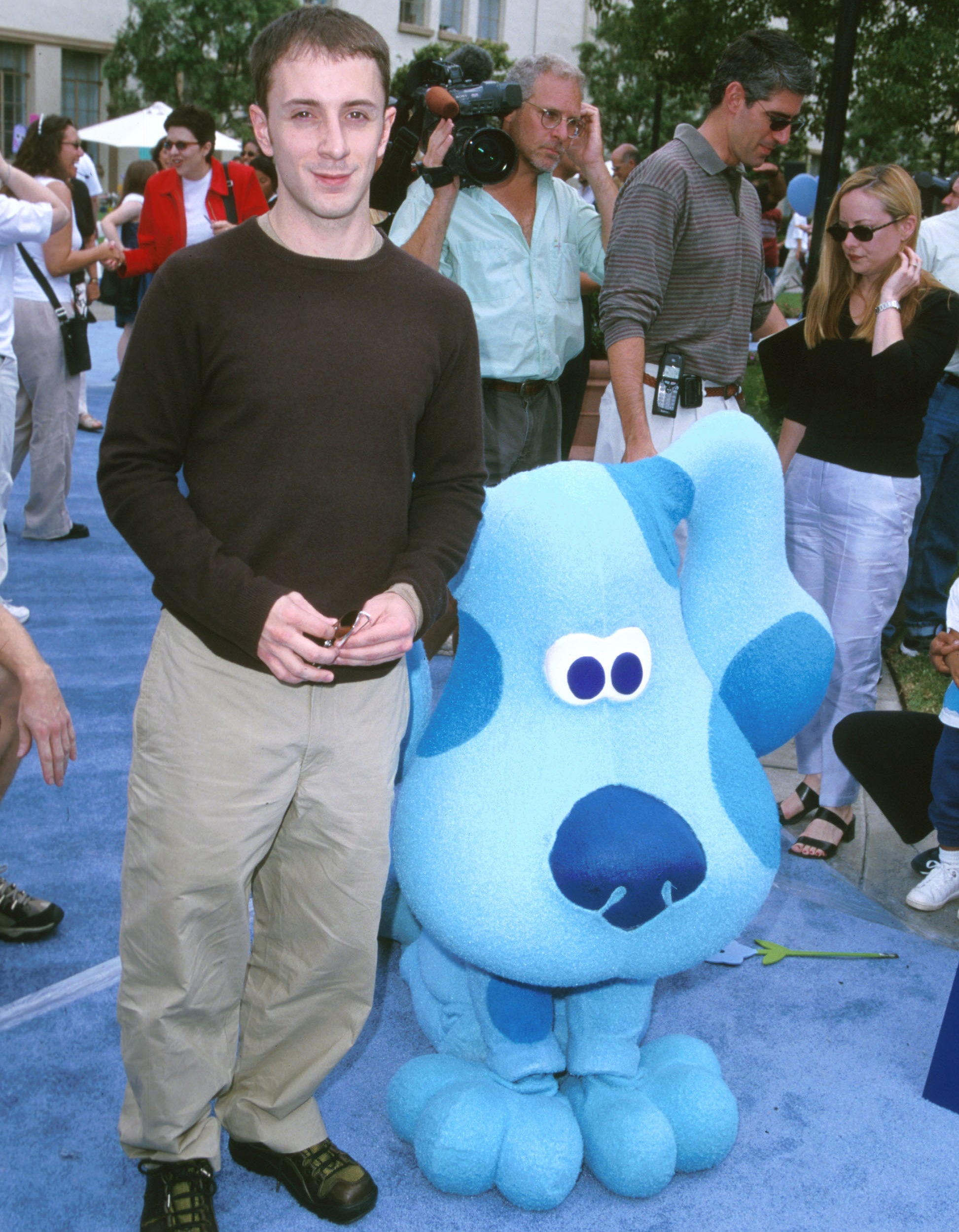 Steve standing on a blue carpet at an event next to a life-size Blue mascot