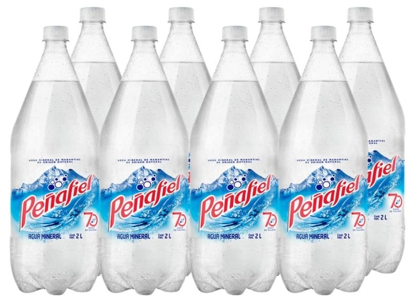 Foto de botellas de agua mineral de la marca Peña fiel