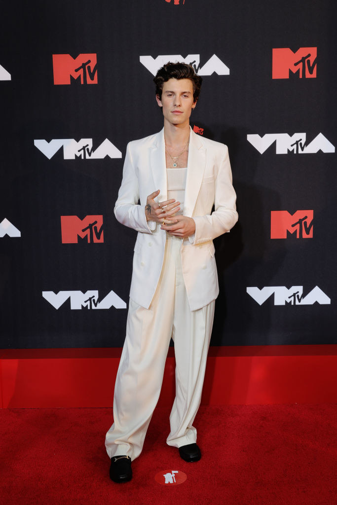 Shawn Mendes on the red carpet in an all-white suit