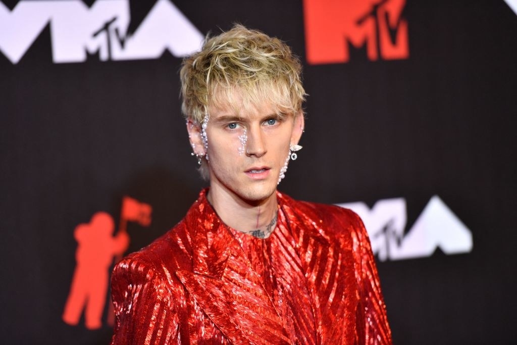 Machine Gun Kelly arrives for the 2021 MTV Video Music Awards