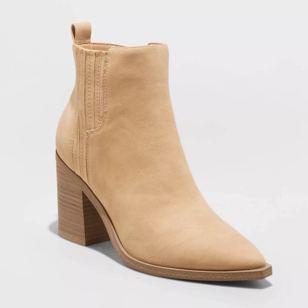 Beige bootie with pointed toe