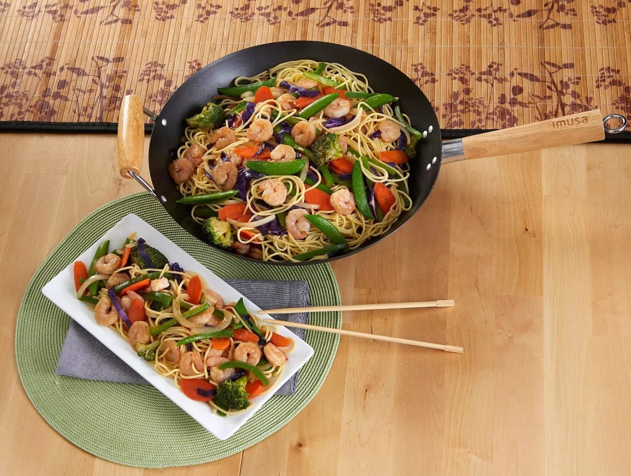 The imusa wok with wood handles