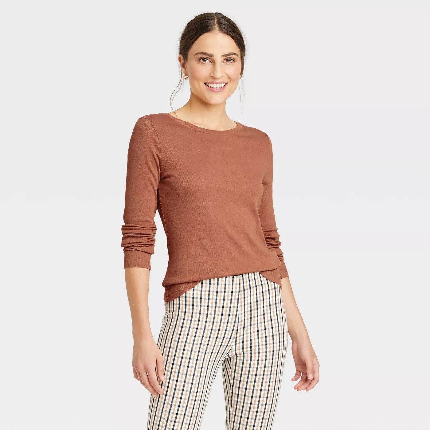 Model wearing brown long sleeve rib knit t-shirt