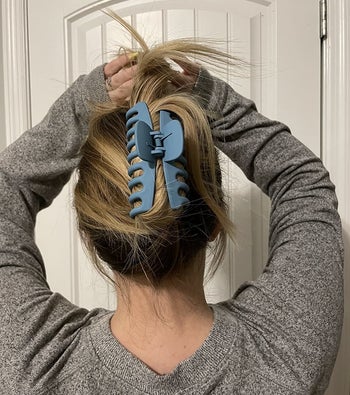 blue claw clip in reviewer's hair