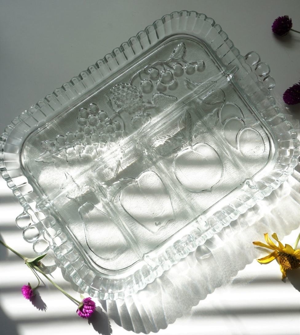 the clear tray with fruit designs