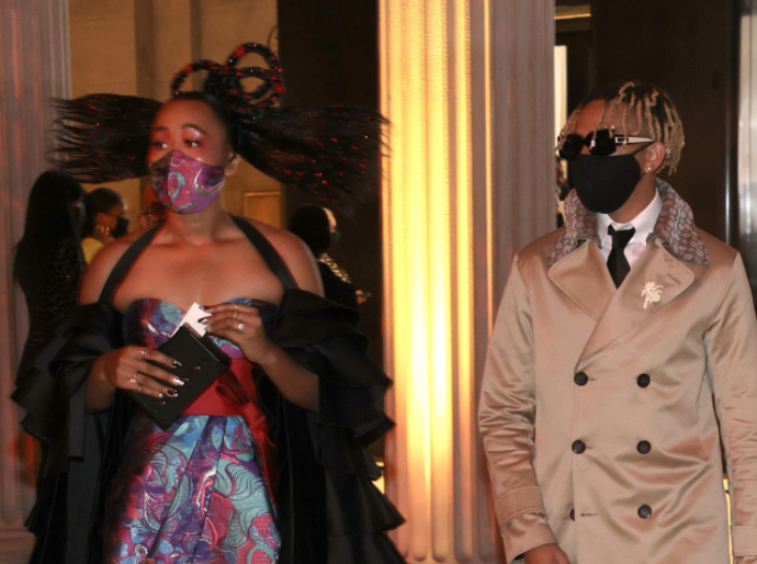 A close up of Naomi Osaka and Cordae Dunston as they enter the Met Gala wearing face masks