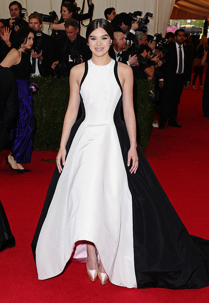 Hailee wore a two-toned gown with her hair swept back