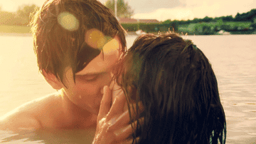 Effy and Freddie first kiss in the lake