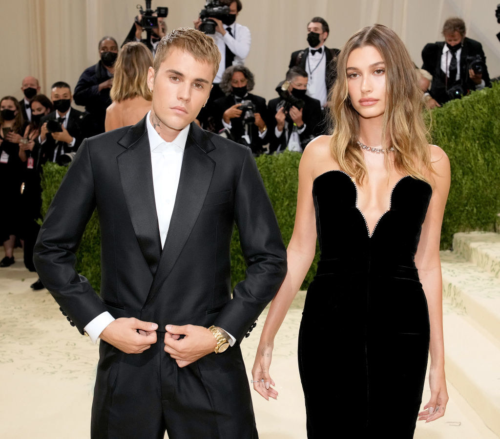 Justin and Hailey Bieber arriving at the 2021 Met Gala