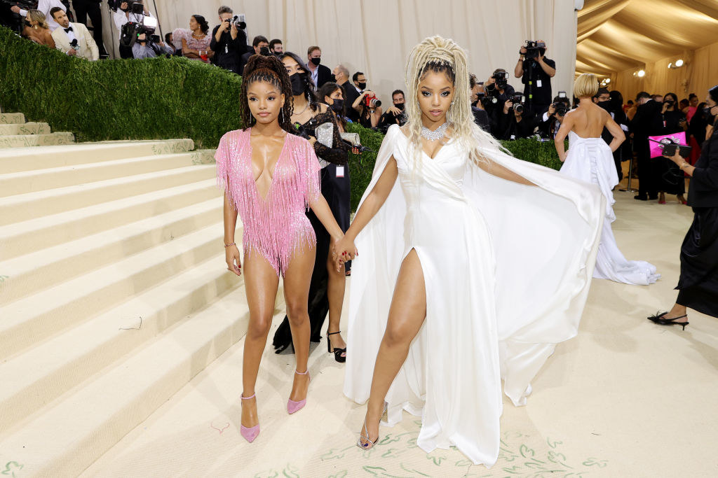 Chloe and Halle Bailey arriving at the 2021 Met Gala