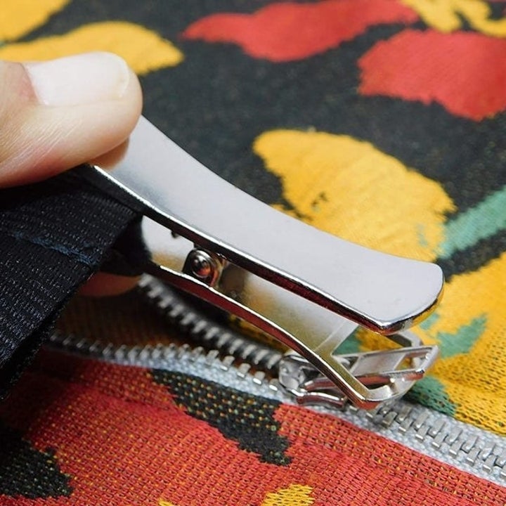 Zipper puller fastening to a garment zipper