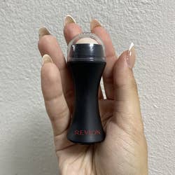Reviewer holding the face roller