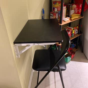 Reviewer image of black desk and chair