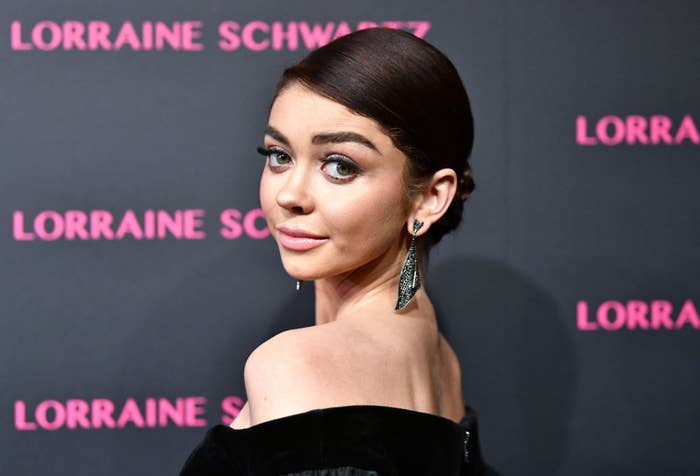 Sarah looking over her shoulder as she poses on a red carpet