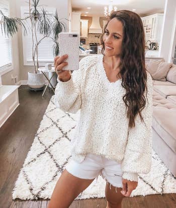 a reviewer in the popcorn sweater in white