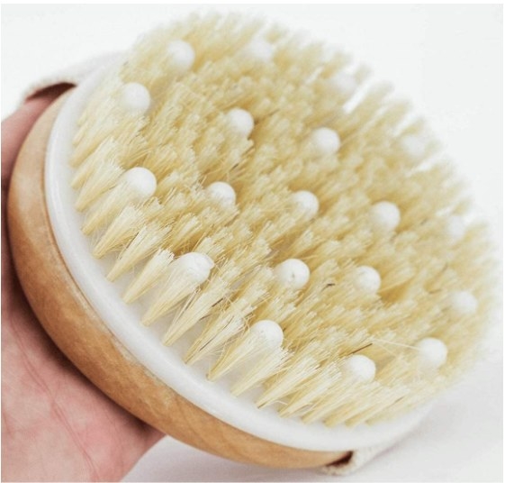 Foto de cepillo corporal para ducha con cerdas naturales