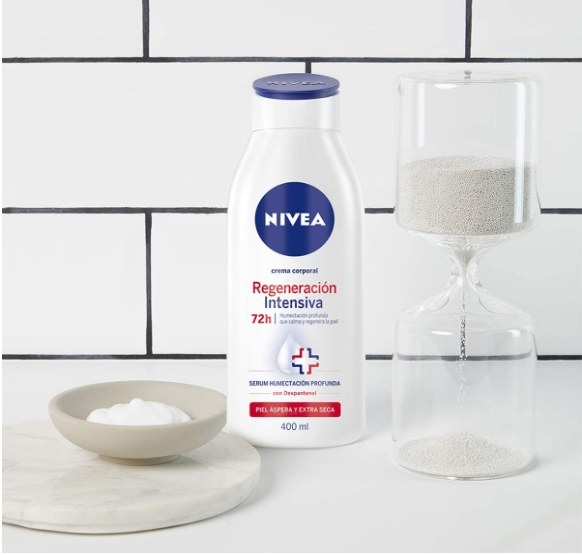 Foto de producto en crema de Nivea para máxima hidratación
