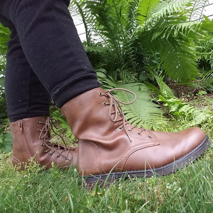 another reviewer wearing the boots in brown