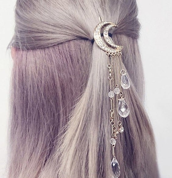 A model wearing the hair clip with dangling crystals