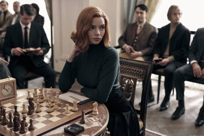 Anya&#x27;s character in The Queen&#x27;s Gambit sitting at a table playing chess