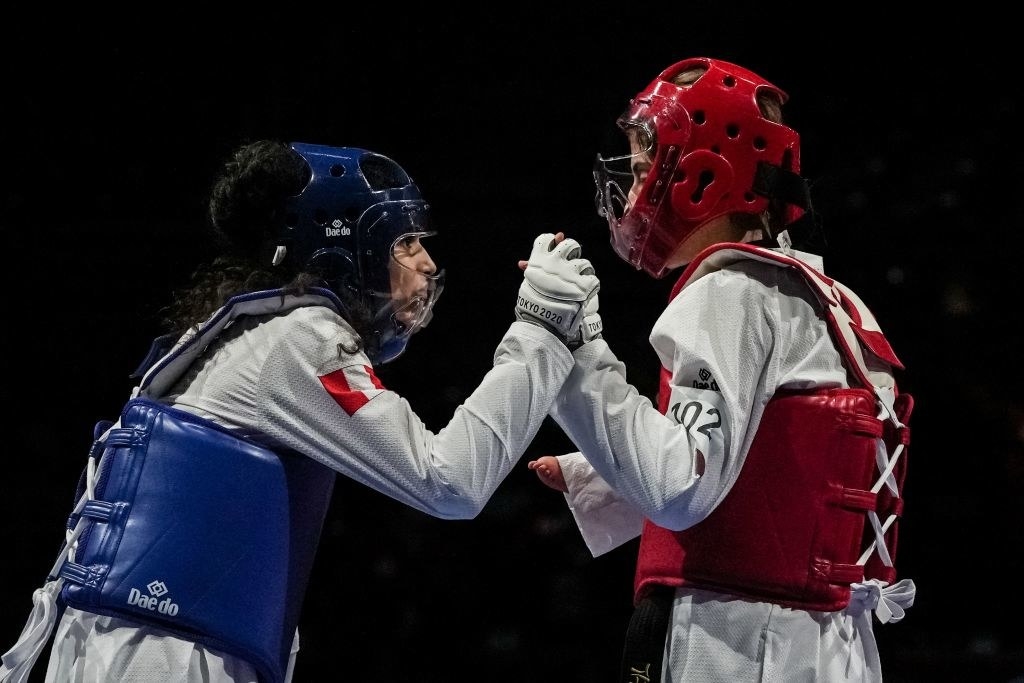 Leonor Espinoza Carranza and Meryem Cadvar competing for the gold medal in para taekwondo at the 2020 Tokyo Paralympics