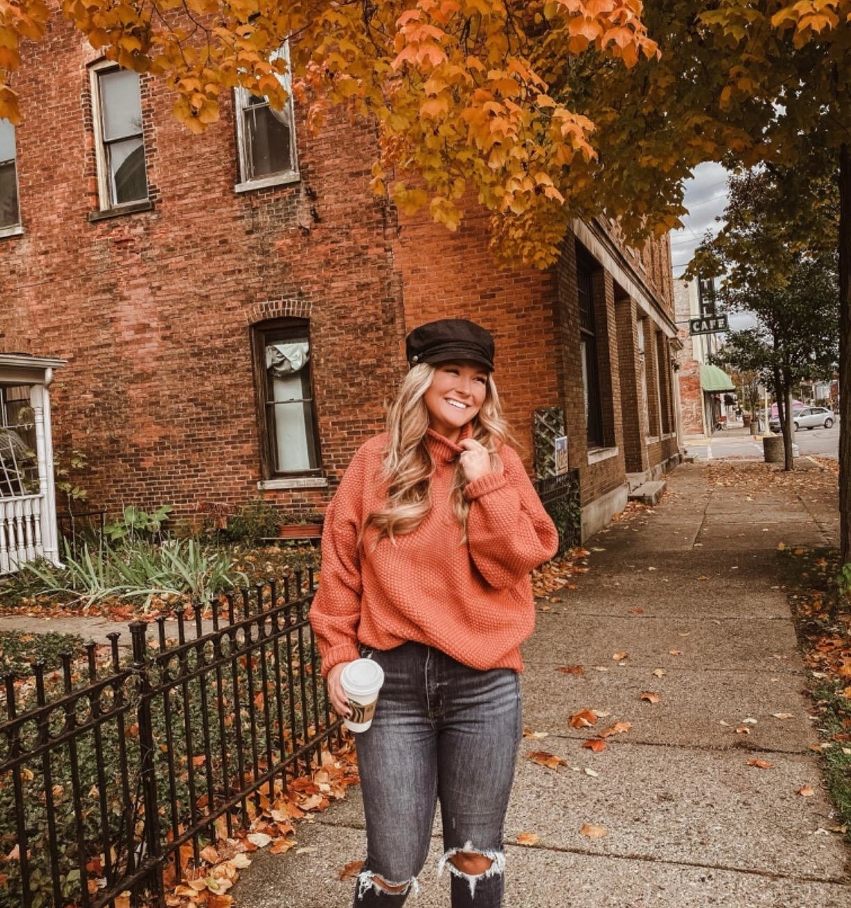 How could you go wrong with a cute cozy fall outfit🍂🙌🏻✨
