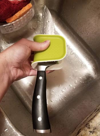 A reviewer using a green, non-slip brush knife