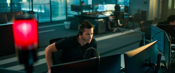 Joe Bayler played by jake gyllenhaal taking a 911 call at the office