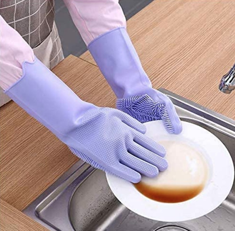 the gloves washing a dish