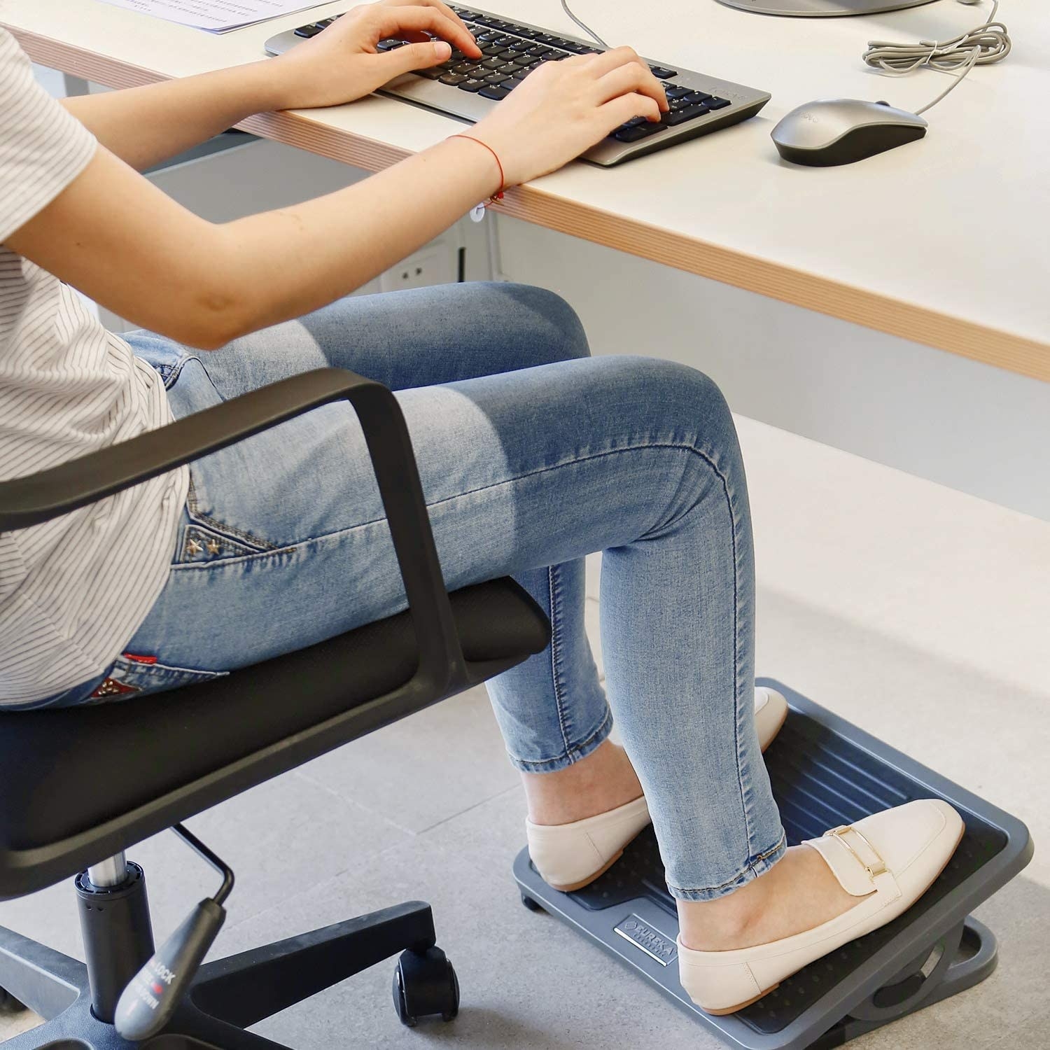 Ergonomic Foot Rest Office Under Desk Footrest Pedal Massage Adjustable Posture 