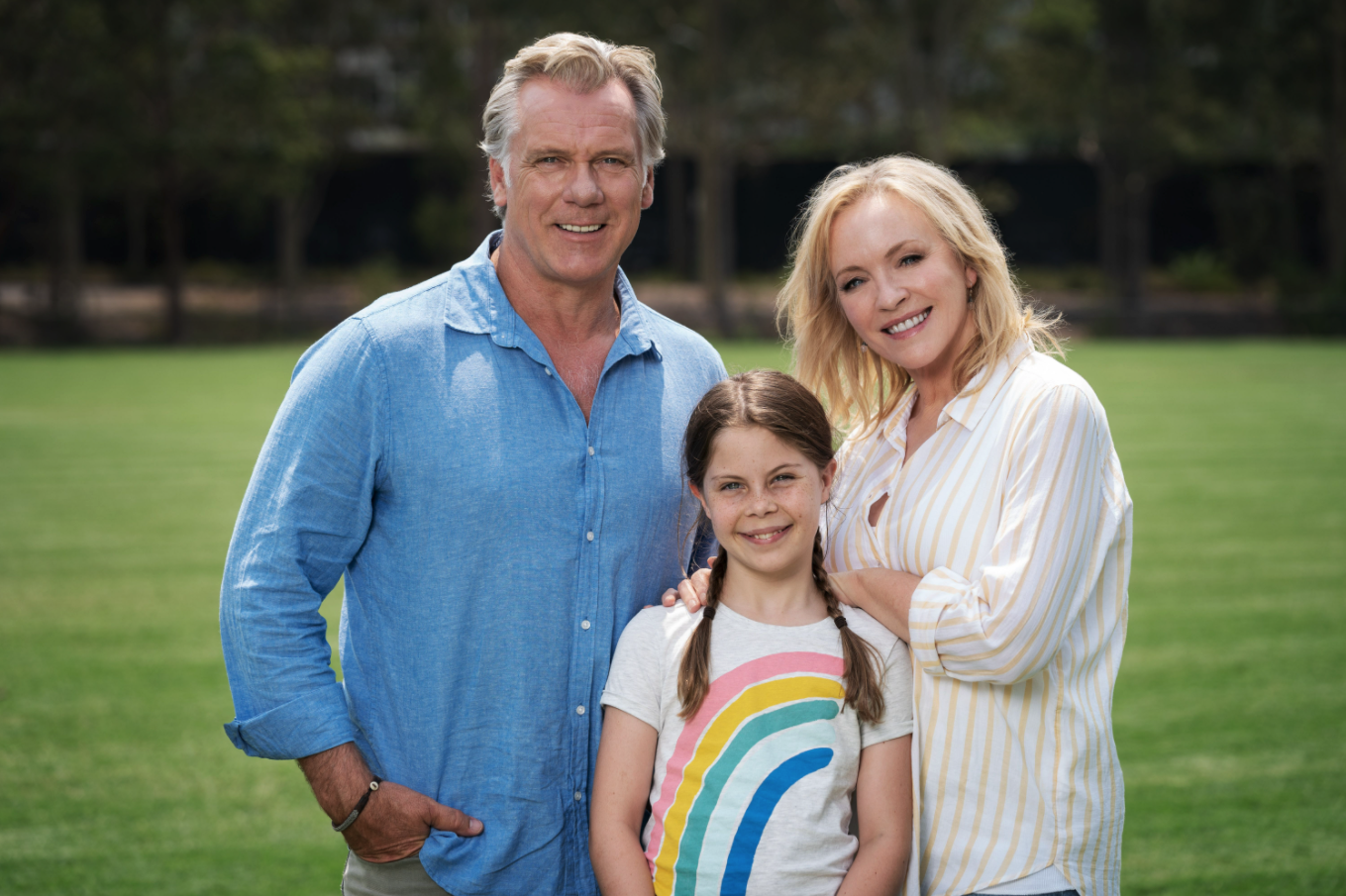 Erik Thomson, Willow Spencer and Rebecca Gibney posing for a family photo together