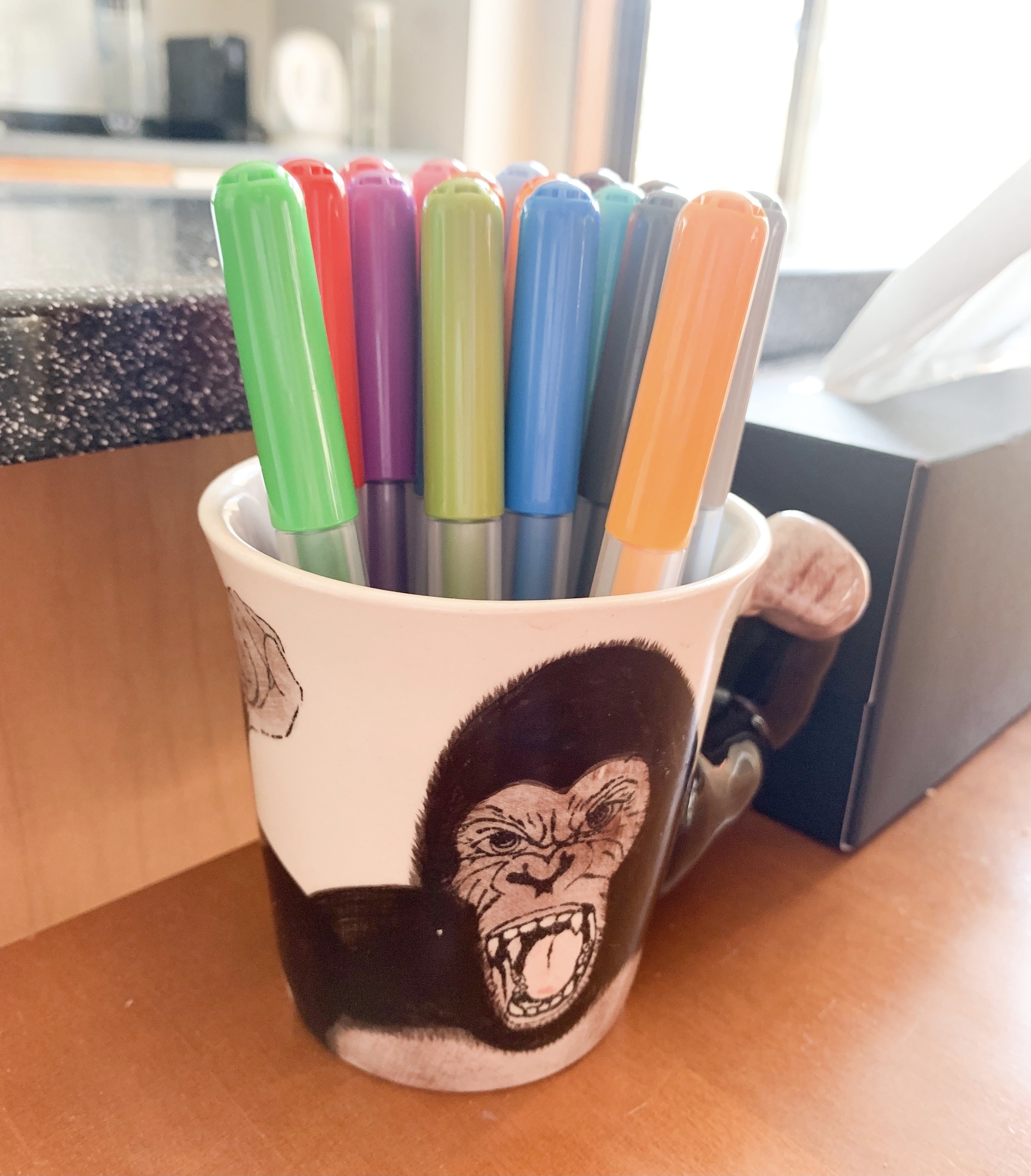 LOFT(ロフト)のオススメのマグカップ「ハンドペイント立体マグカップ アニマルマグ ゴリラ ミーラープ」