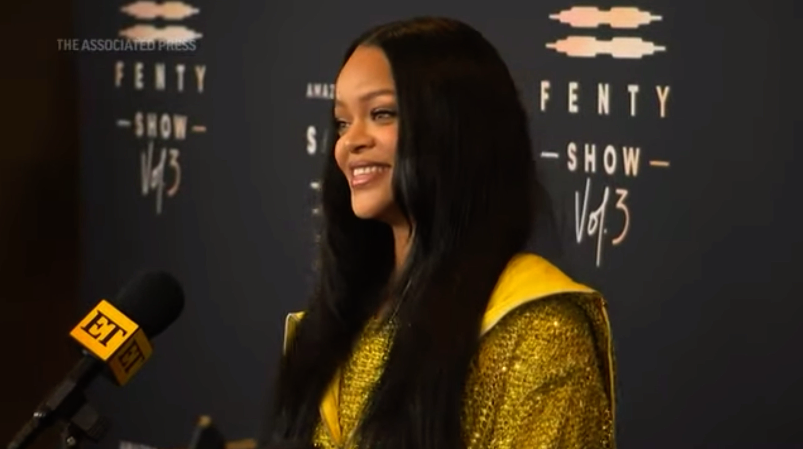 Rihanna shares what she thinks falling in love smells like – WARM 106.9