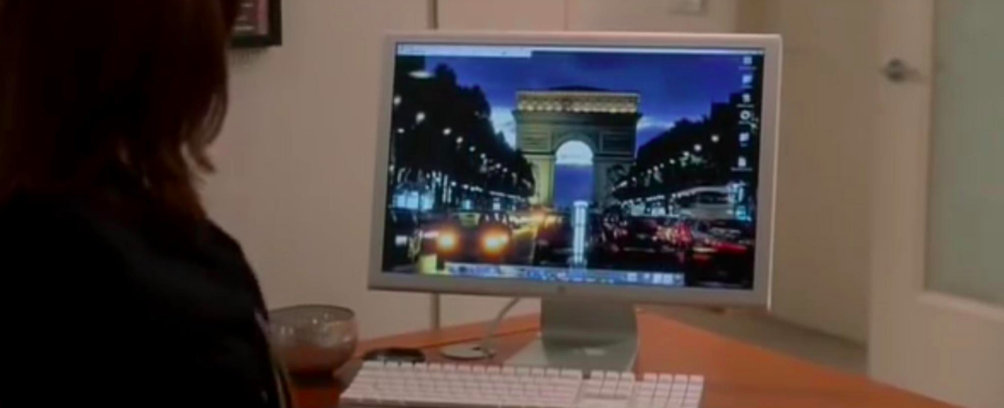 The Arc de Triomphe on Emily&#x27;s desktop wallpaper