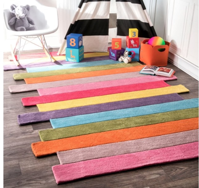 Foto de alfombra de colores con diseño de tablones