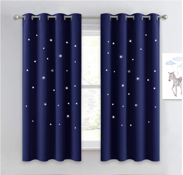 Foto de cortinas con diseño de estrellas en color azul