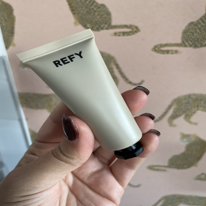 refy gloss highlighter