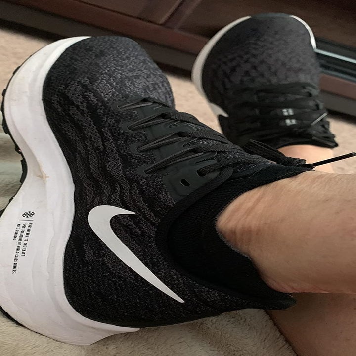 Reviewer wearing black socks with sneakers