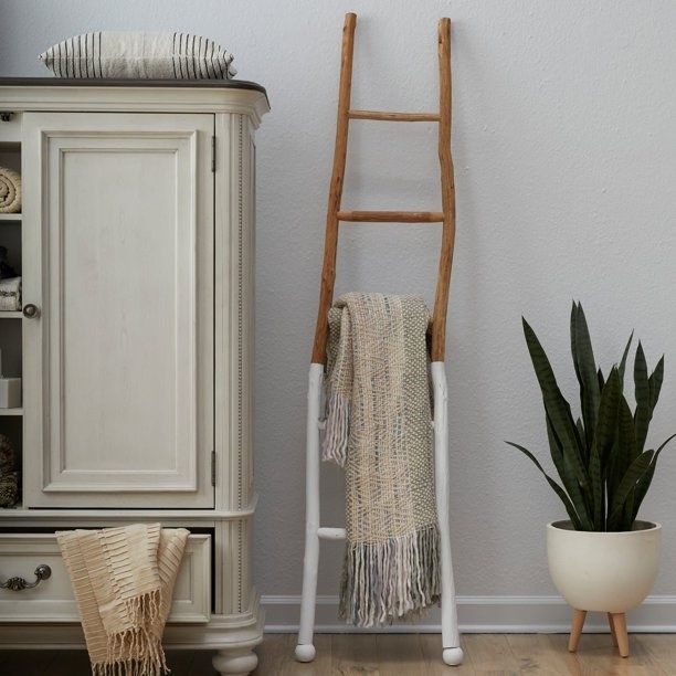 The curved blanket ladder with a dipped white bottom