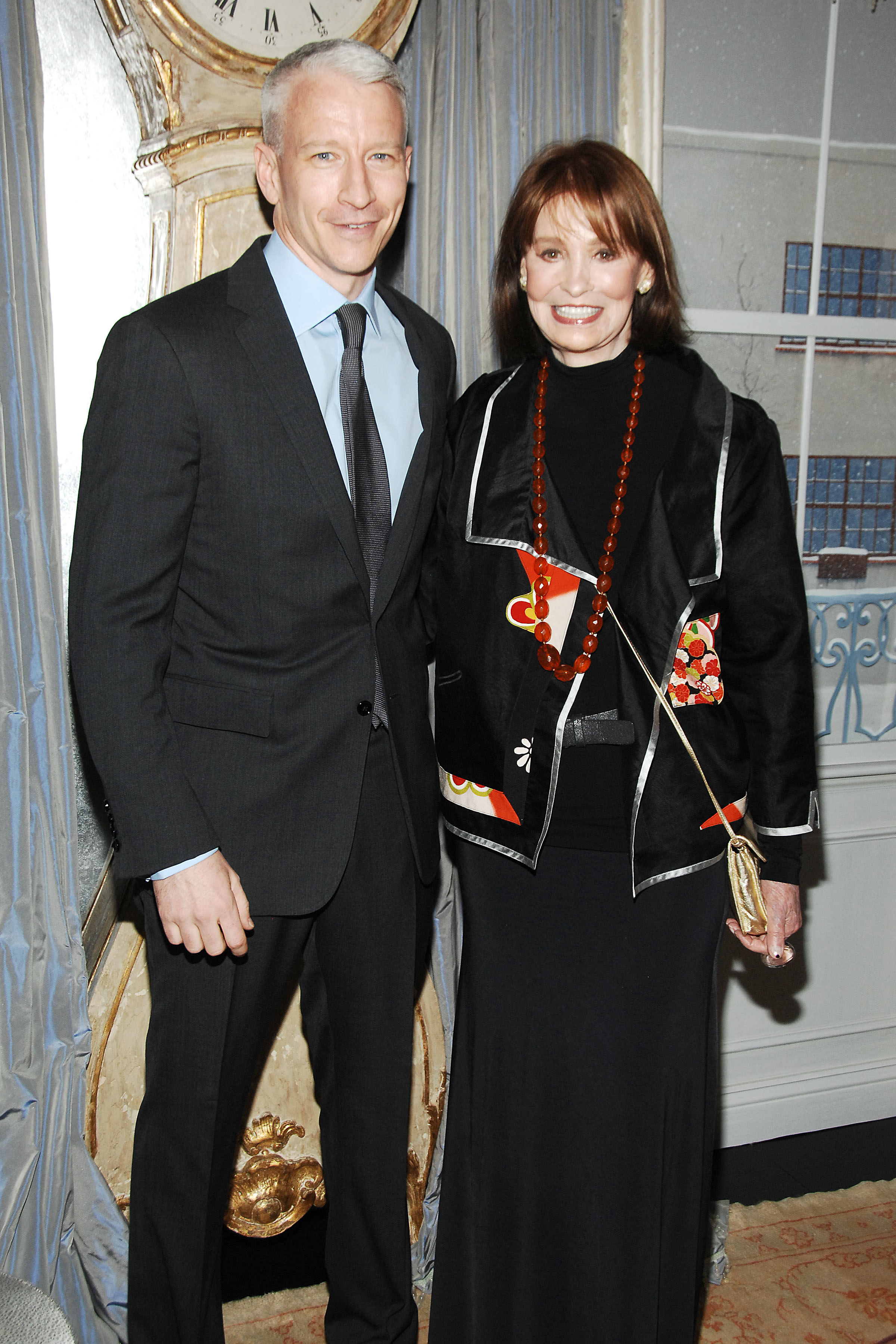 Anderson Cooper and Gloria Vanderbilt standing together