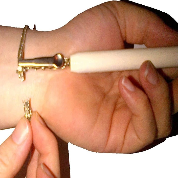 hands using white version