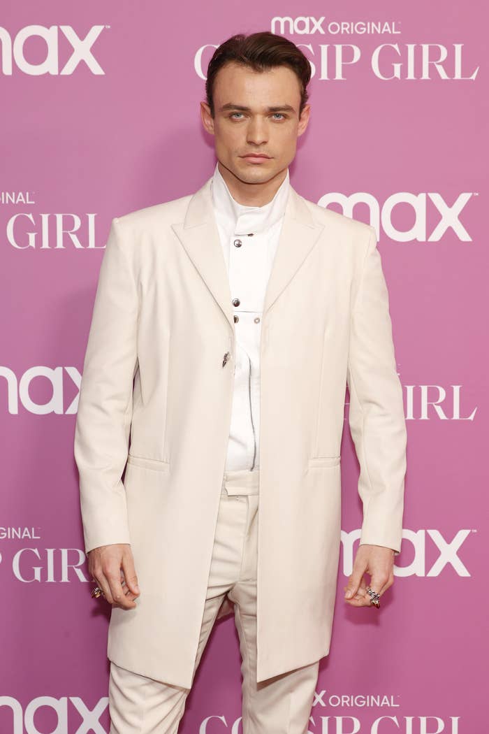 Thomas Doherty poses at a gossip girl event
