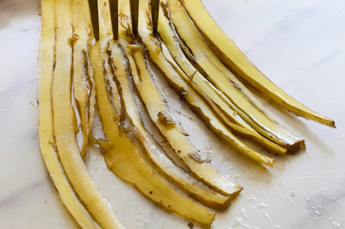 1200px x 797px - This Vegan Recipe Calls For Eating Banana Peels As \