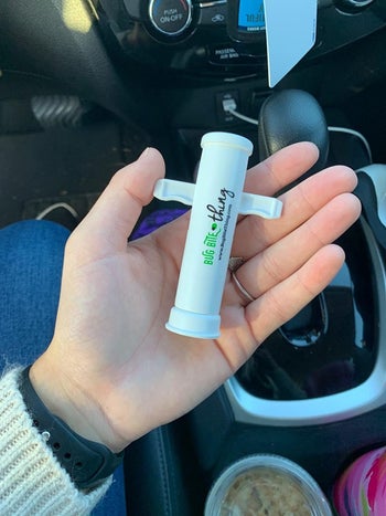 Reviewer holding the suction tool in their hands