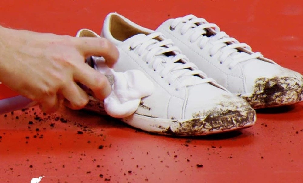 Espuma limpiadora para calzado deportivo