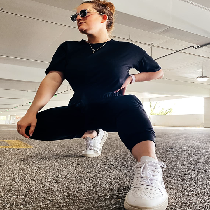 reviewer wearing the black set 