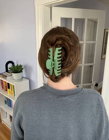 Reviewer with hair up in green claw clip 