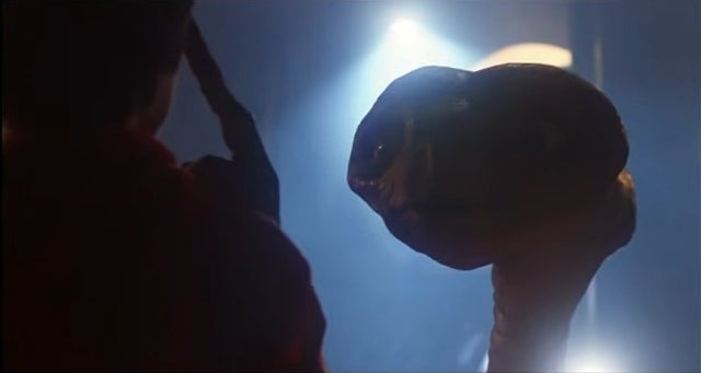 E.T. pointing at Elliot in &quot;E.T. the Extra-Terrestrial&quot;