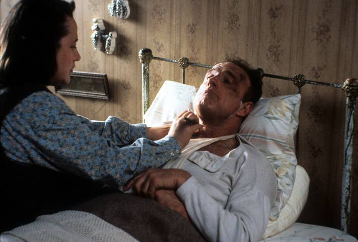 Annie shaving Paul in bed in &quot;Misery&quot;