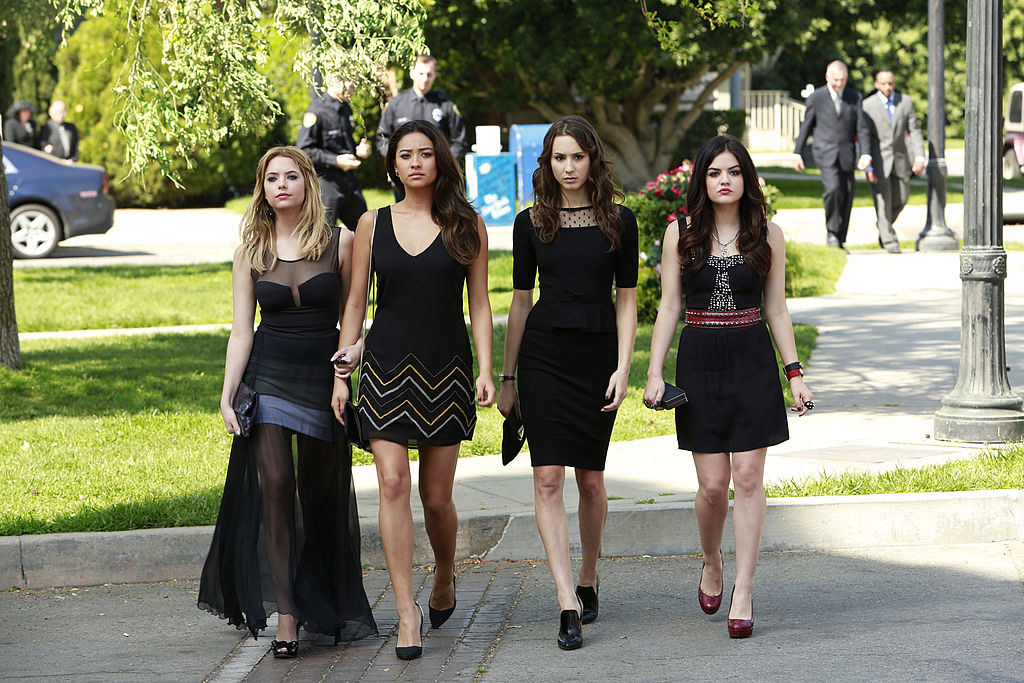 50 Of The Best Outfits On Pretty Little Liars